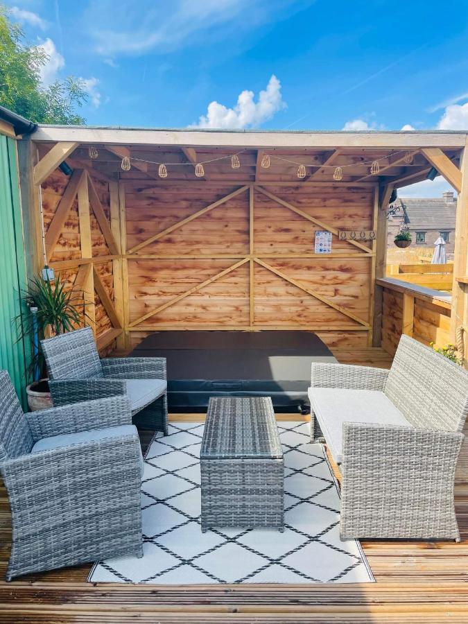 Apartment Bespoke Luxury Huts With Hot Tubs. Located In The Black Mountains.