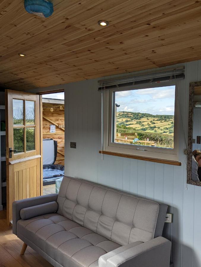 Apartment Bespoke Luxury Huts With Hot Tubs. Located In The Black Mountains. Llanveynoe